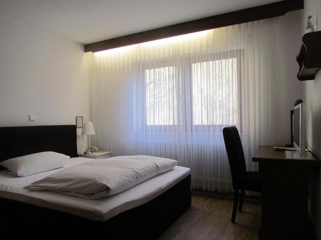 Gasthaus Zum Kreuz Freiburg im Breisgau Room photo