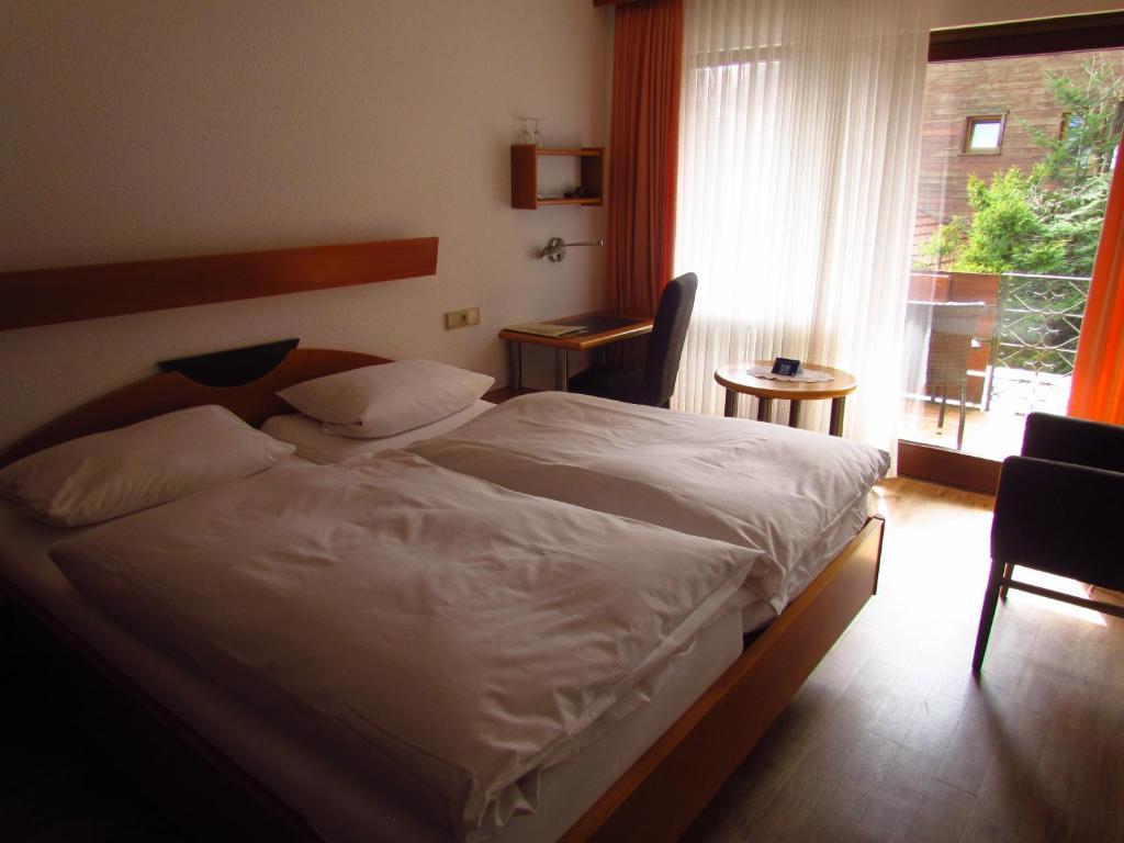 Gasthaus Zum Kreuz Freiburg im Breisgau Room photo